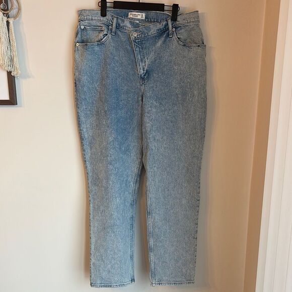 Abercrombie Women Ultra High Rise 90s Straight Jean Criss-Cross Waistband 33 NWT - Picture 4 of 16